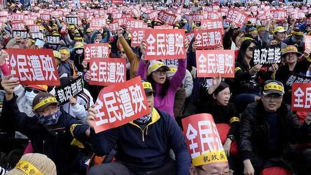 街头抗争风暴：非绿阵营的抱团策略与政治博弈效应 新闻 街头抗争风暴：非绿阵营的抱团策略与政治博弈效应 新闻